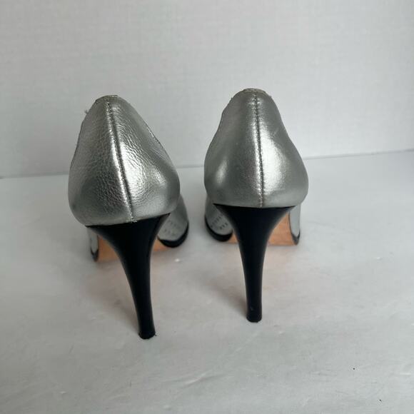 MICHAEL KORS Women’s Laser Cut SILVER Peep Toe Stiletto Pump Heel Shoes Sz 8.5M - Picture 4 of 8